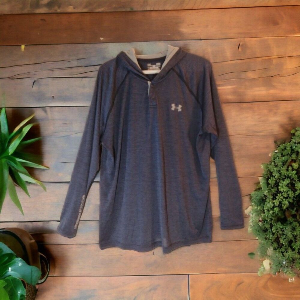 Loose Large Under Armour hooded sweatshirt